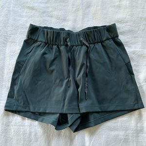 Lululemon elastic waist shorts with pockets size 6